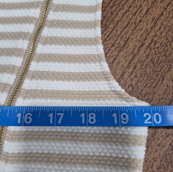 Like New! Calvin Klein Textured Tank - Picture 6 of 8